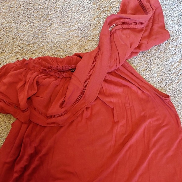 ***NWOT***Off the shoulder top - Picture 3 of 4